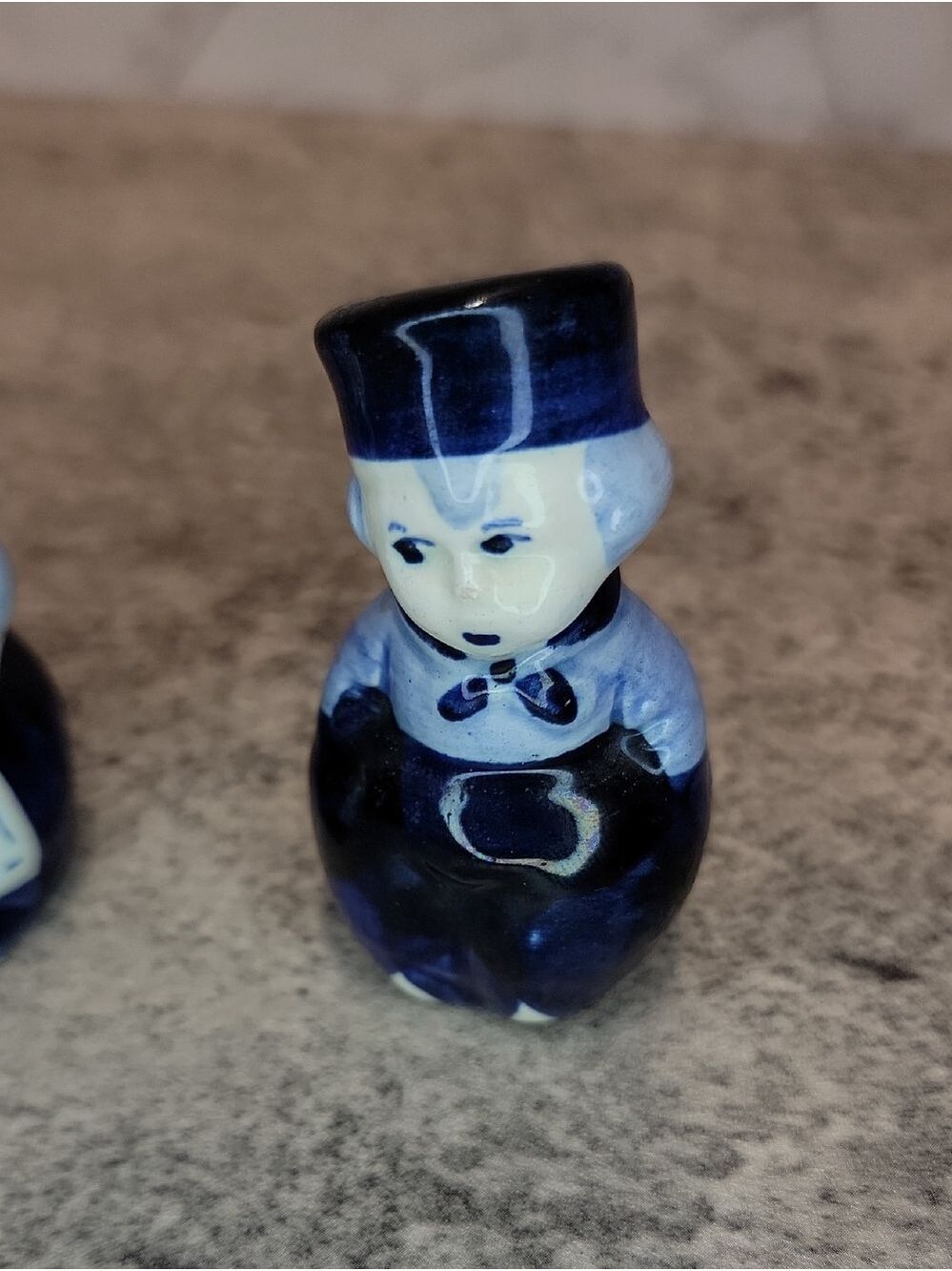 Vintage blue delfts boy and girl couple salt& pepper shaker - Picture 11 of 12